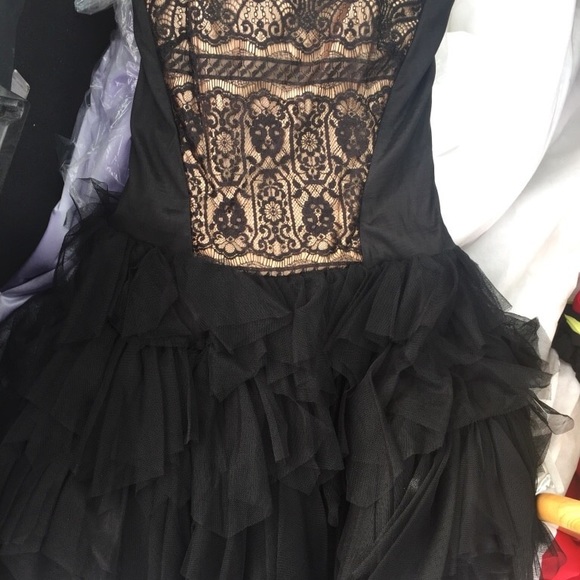 Jessica McClintock Black and Gold Dress - Picture 5 of 7